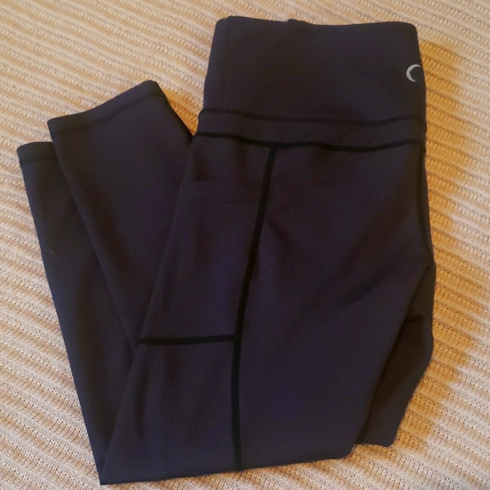 Zyia black light n tight capri leggings 6-8